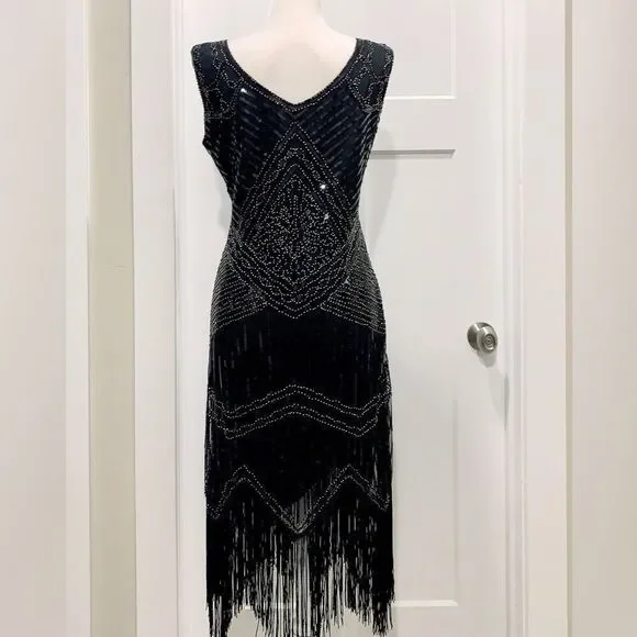 Vintage Style "Great Gatsby" Sequined Fringed Flapper. Great for Halloween - Picture 3 of 16